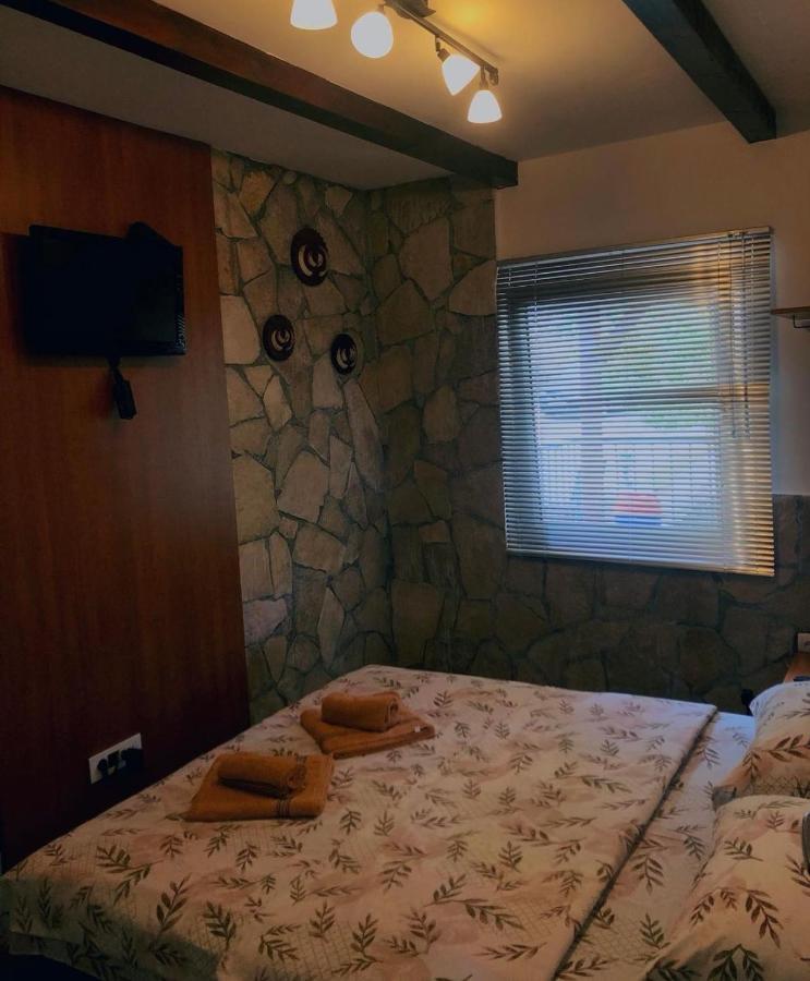 Vikendica,Bungalovi Lipska Pecina Cetinje Exterior foto
