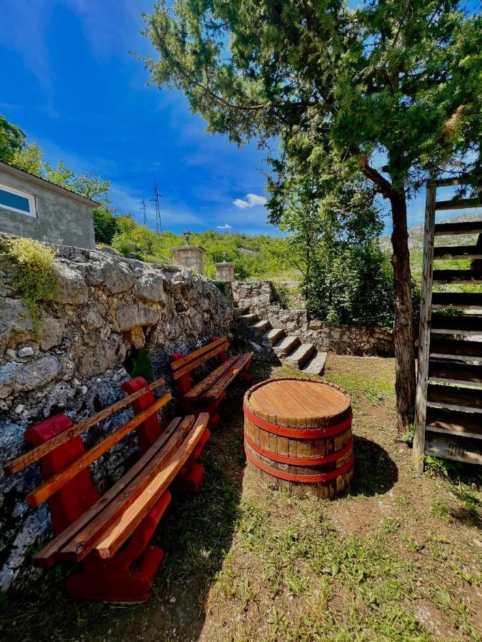 Vikendica,Bungalovi Lipska Pecina Cetinje Exterior foto