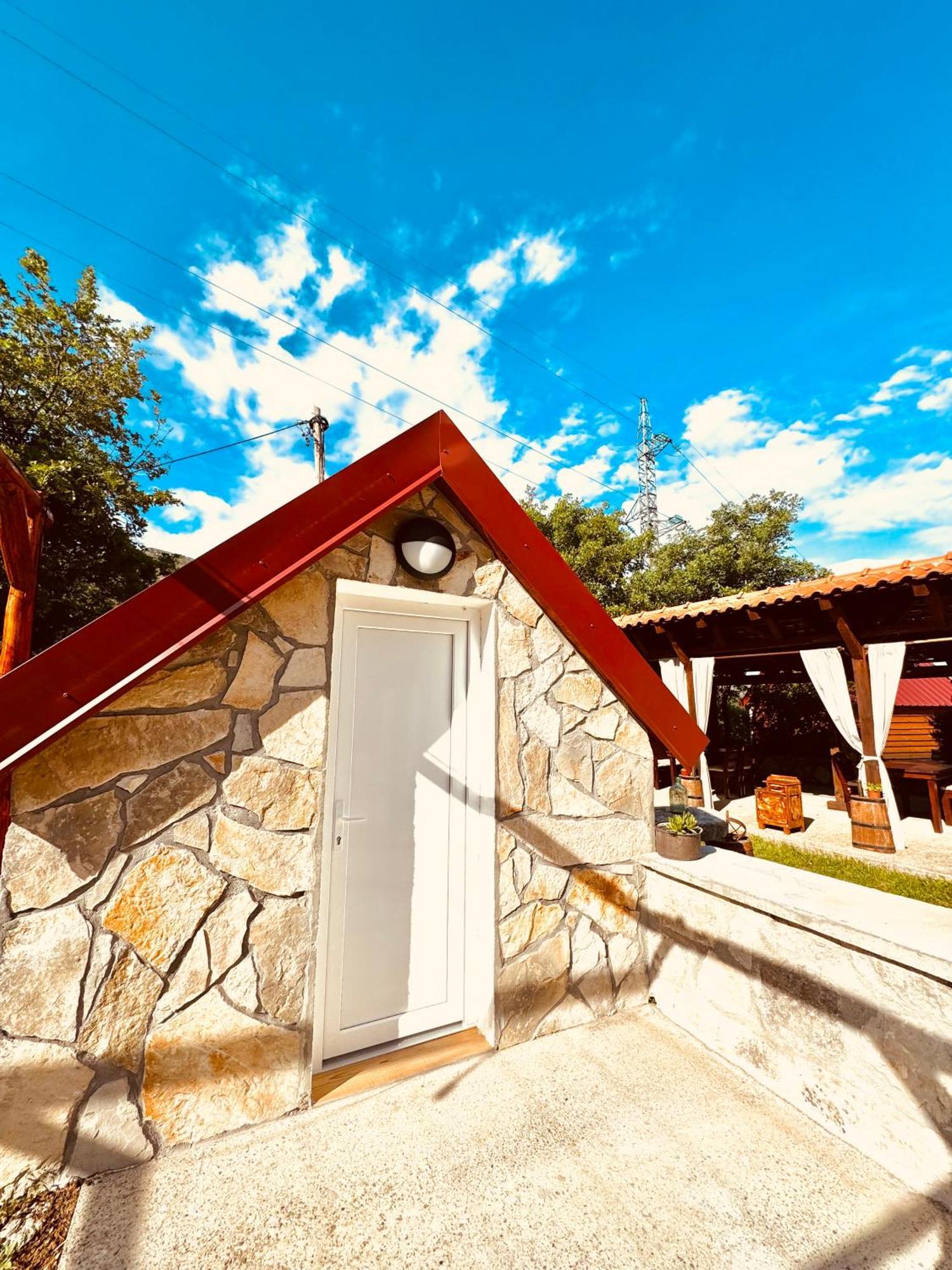 Vikendica,Bungalovi Lipska Pecina Cetinje Exterior foto